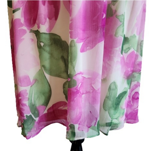 🆕️⬇️DKNY V-Neck Floral Flared Sleeve Smocked Waist Dress - Picture 7 of 13